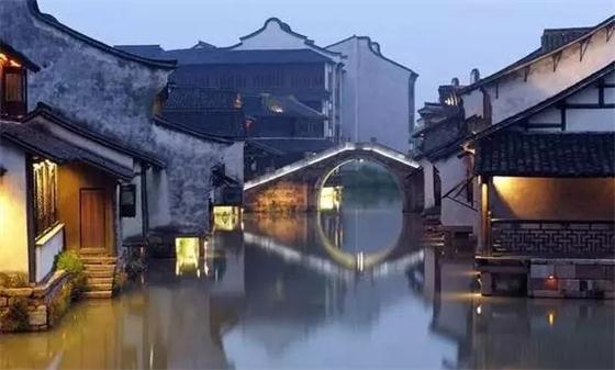 特色小鎮(zhèn)成旅游風口，出游人次再創(chuàng)新高